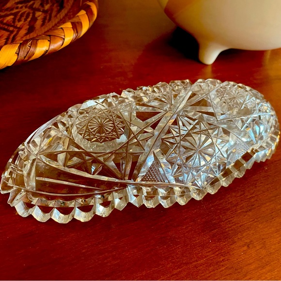 Crystal pinwheel candy dish - Picture 4 of 7